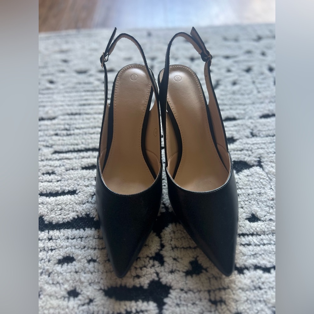 Black closed pointed heel